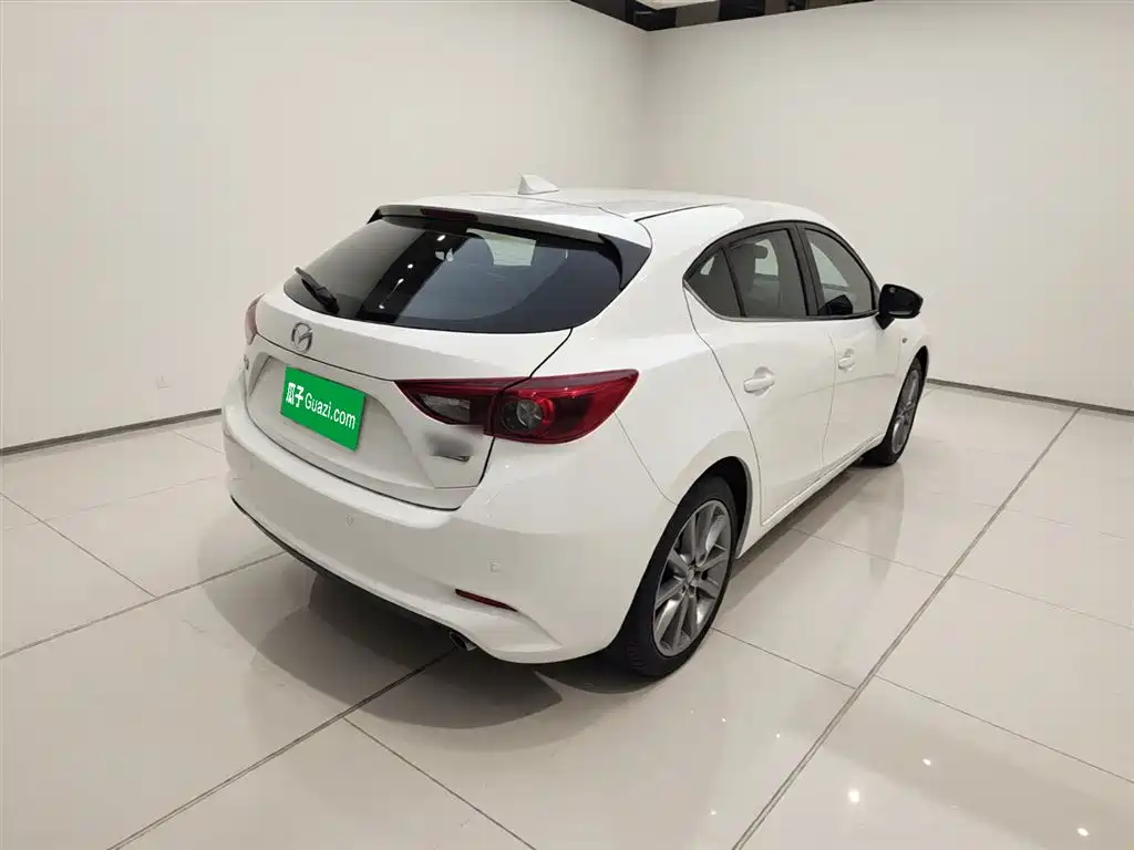 Mazda 3 Axela Hatchback 2.0 L Auto Sport CN-V