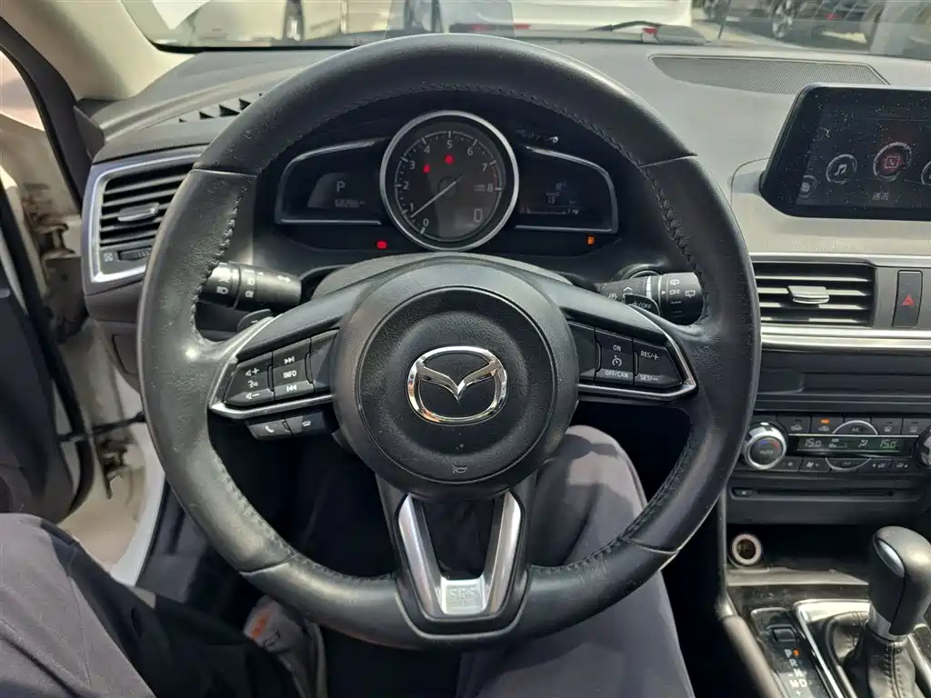 Mazda 3 Axela Hatchback 2.0 L Auto Sport CN-V