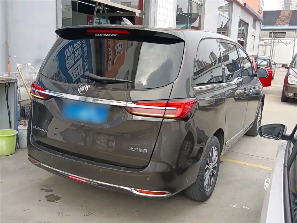 Buick GL8 Land Official Cabin 652 T Luxury