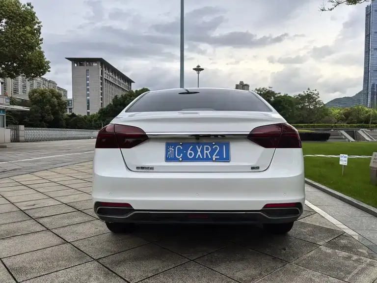 Geely Emgrand 1.5 L CVT Upward