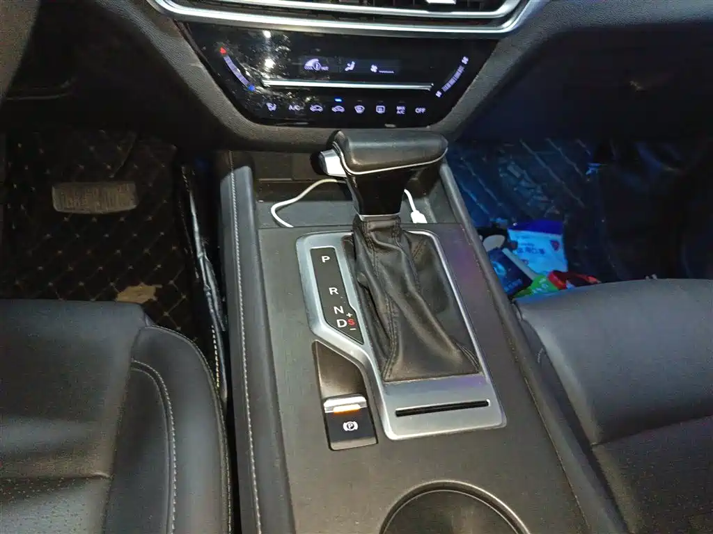 Changan CS35 PLUS Glory Million 1.6 L CVT Elite