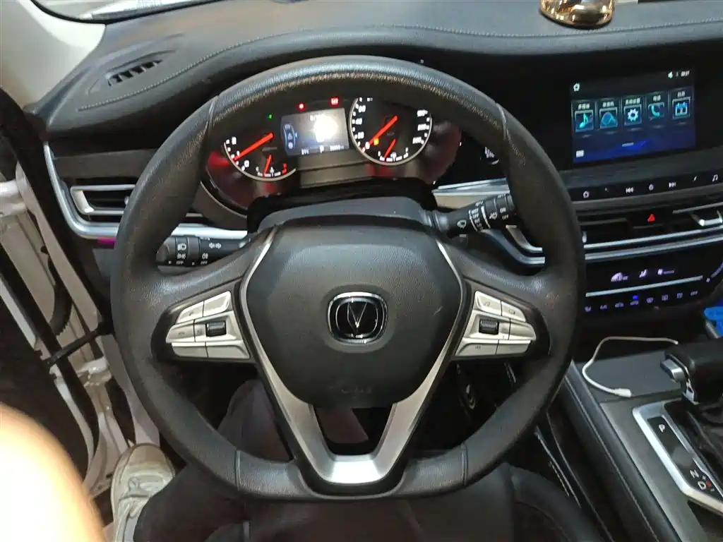 Changan CS35 PLUS Glory Million 1.6 L CVT Elite