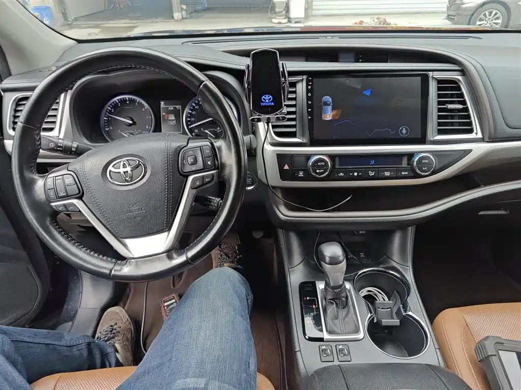 Highlander 2.0 T 4 WD Knight 7-seat CN-VI