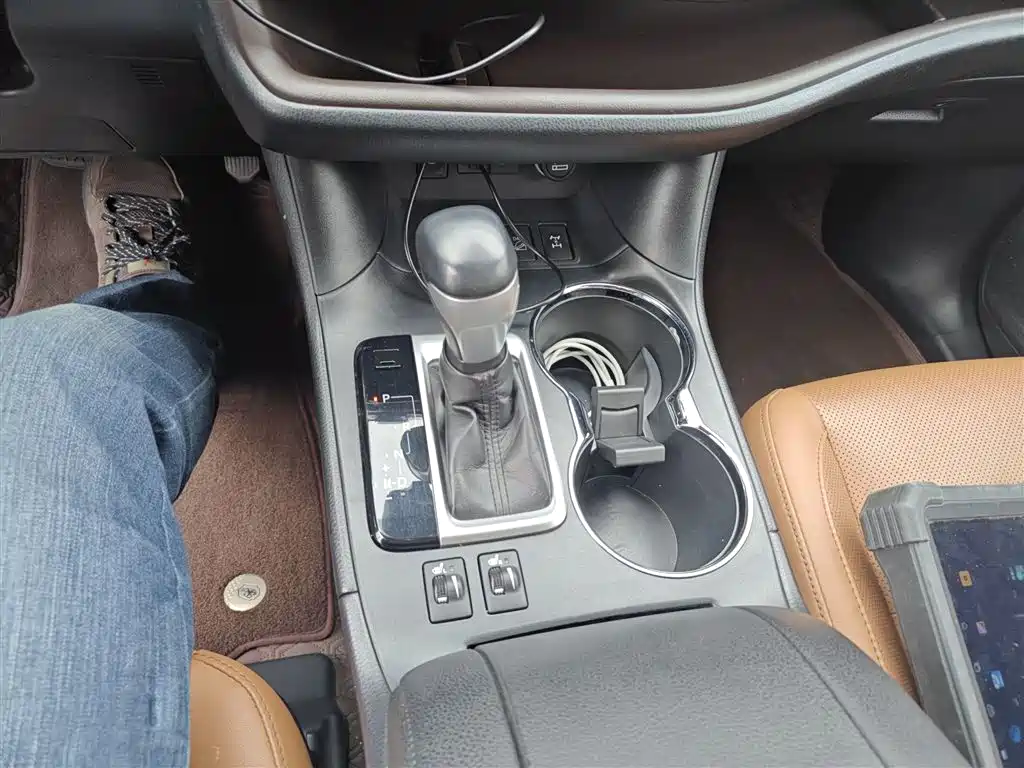 Highlander 2.0 T 4 WD Knight 7-seat CN-VI
