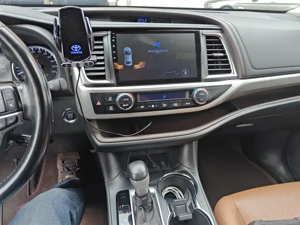 Highlander 2.0 T 4 WD Knight 7-seat CN-VI