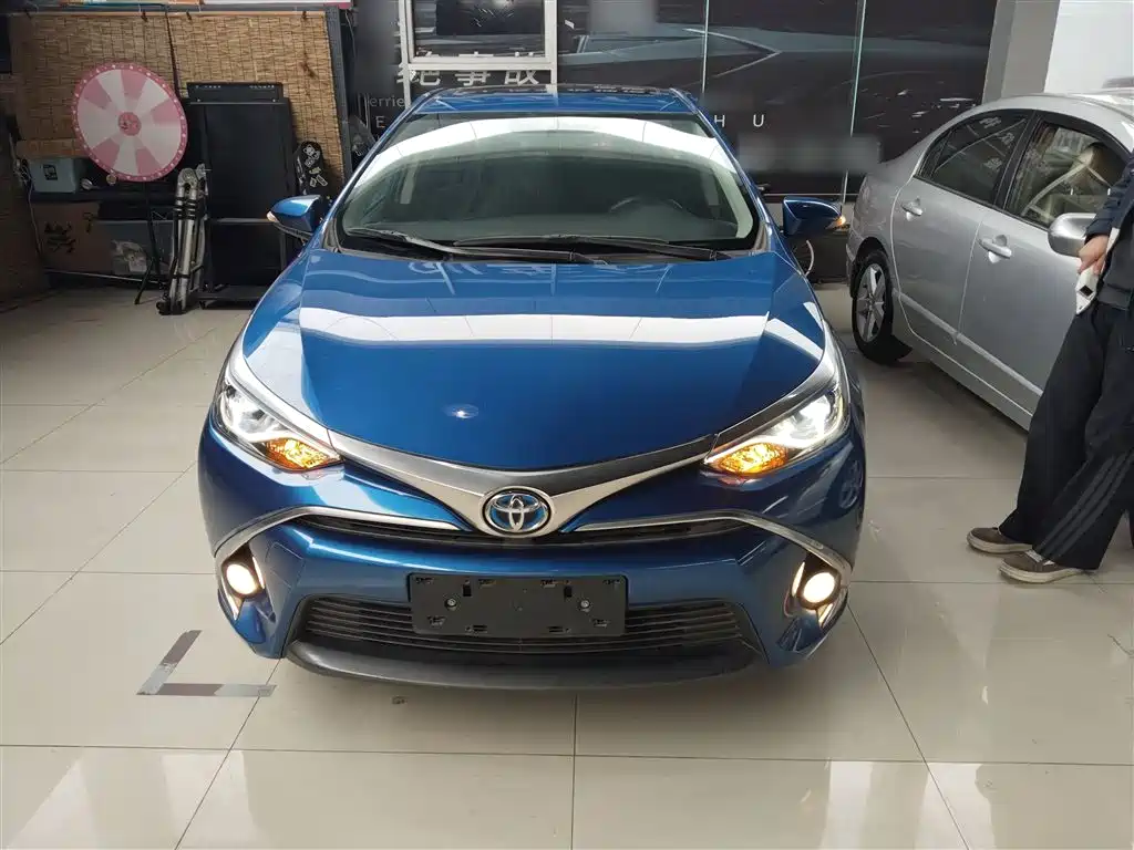 Levin Dual Engine 1.8 H GS E-CVT Elite Sunroof