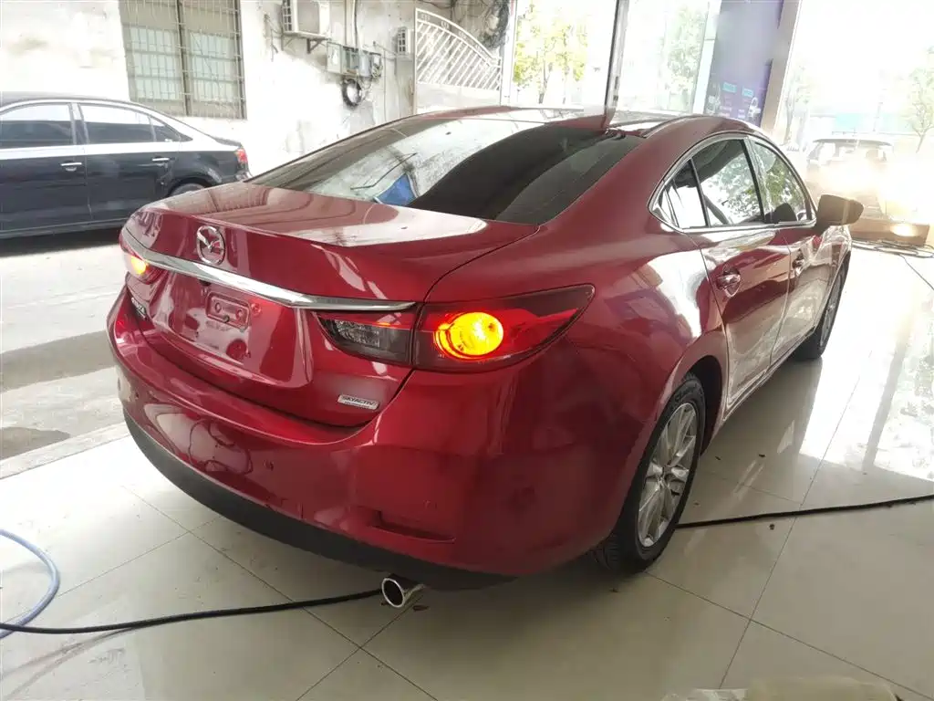 Atenza 2.0 L Blue Sky Luxury