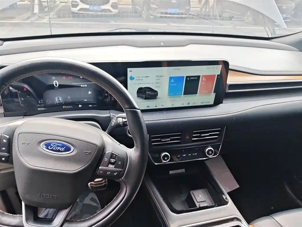 Edge PLUS EcoBoost 245 4 WD Supreme Sharp 7-seat