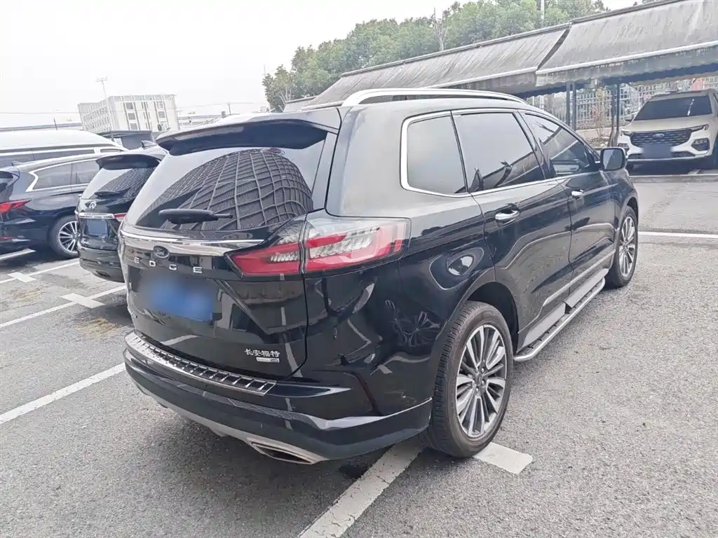 Edge PLUS EcoBoost 245 4 WD Supreme Sharp 7-seat