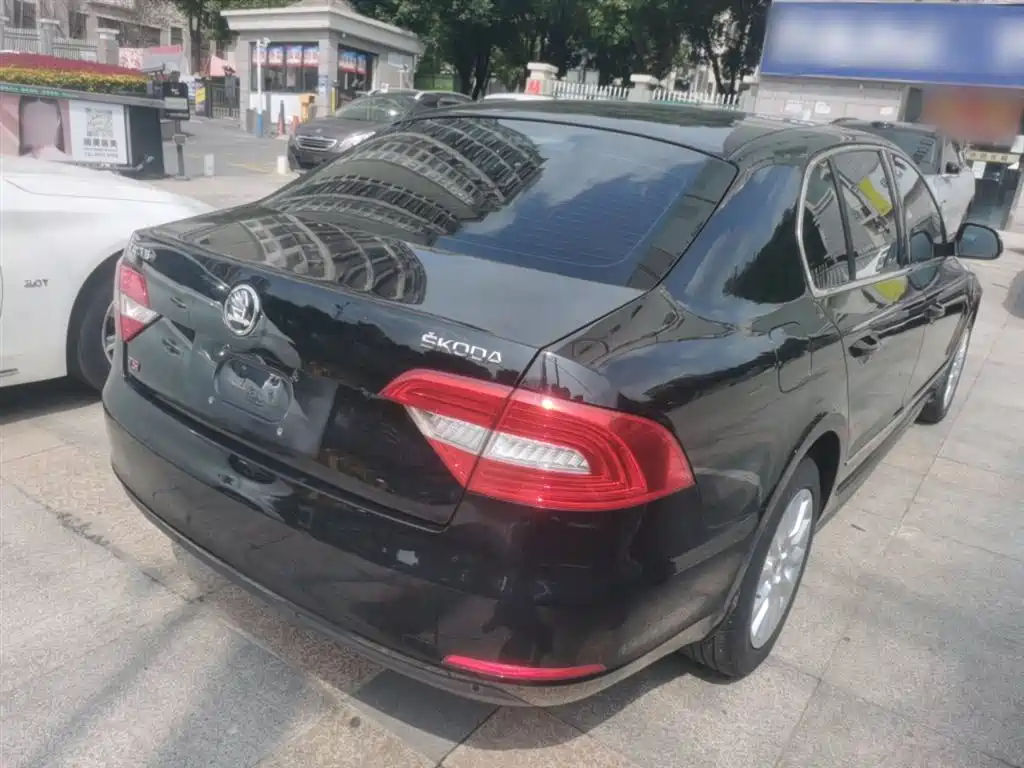 Superb 1.8 TSI Auto Noble