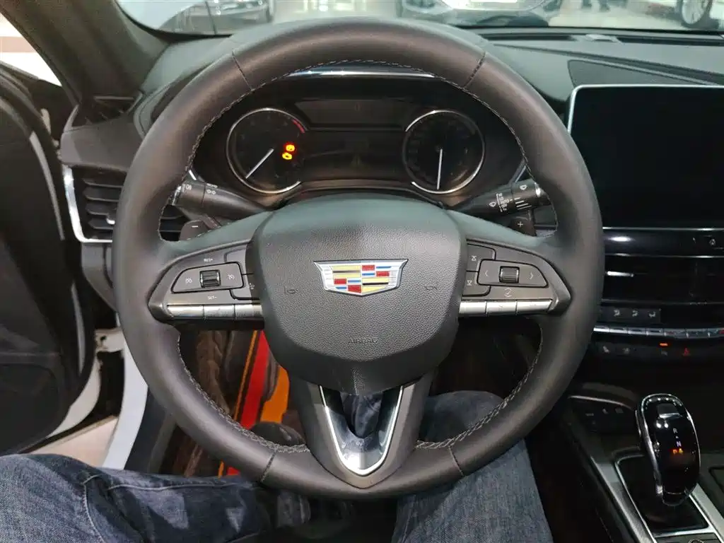 Cadillac CT5 28 T Luxury (Standard)