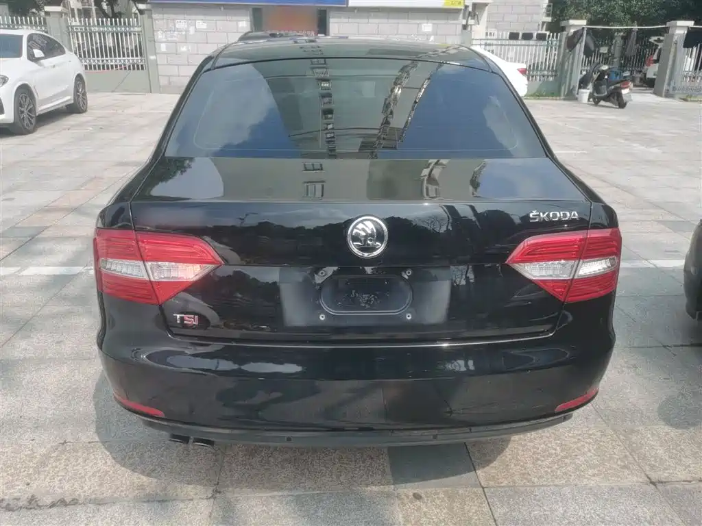 Superb 1.8 TSI Auto Noble