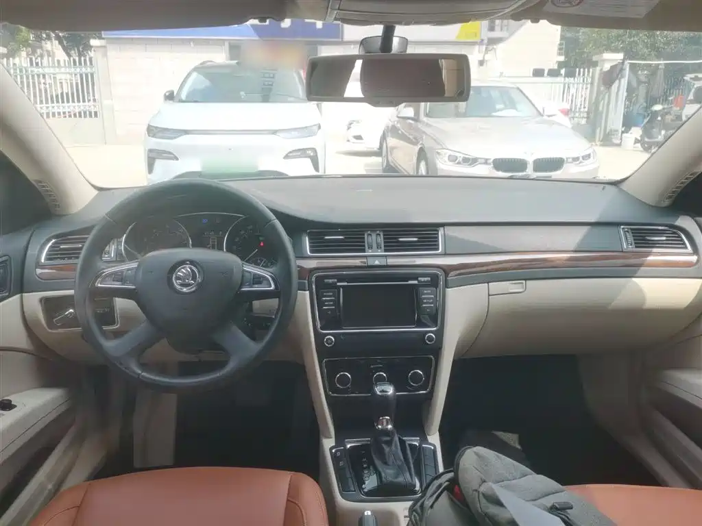 Superb 1.8 TSI Auto Noble