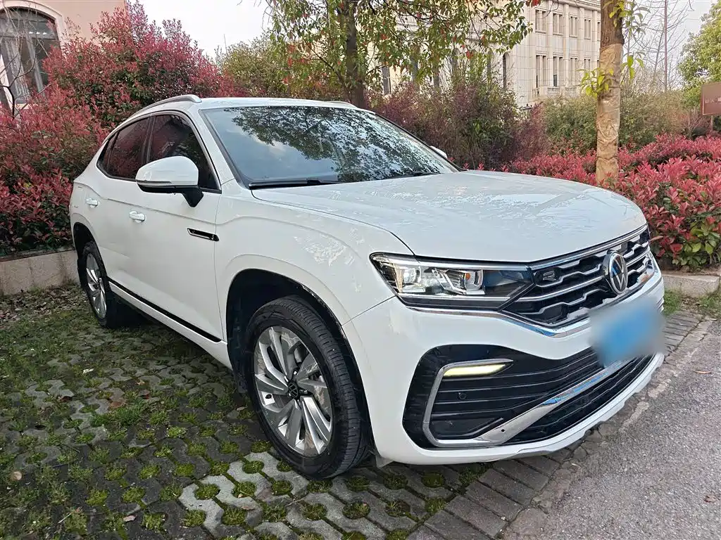 Tayron X 330 TSI 2 WD Distinguished Connected