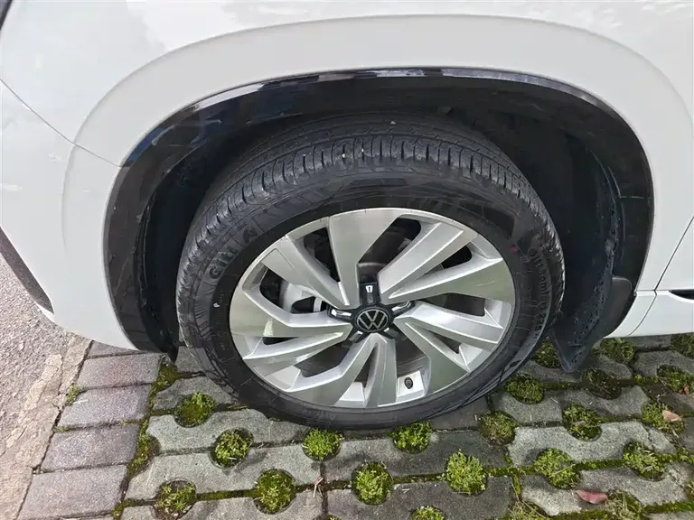 Volkswagen Tayron X 330 TSI 2 WD Distinguished Connected