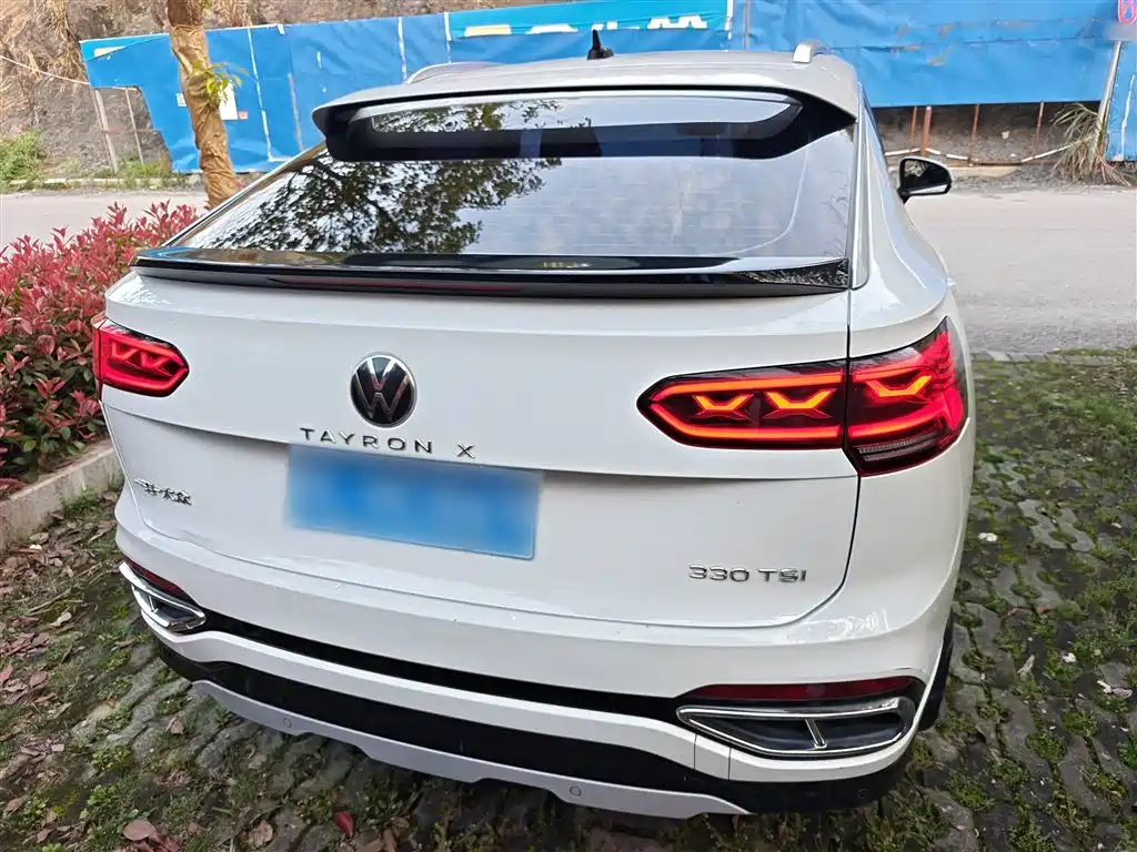 Tayron X 330 TSI 2 WD Distinguished Connected