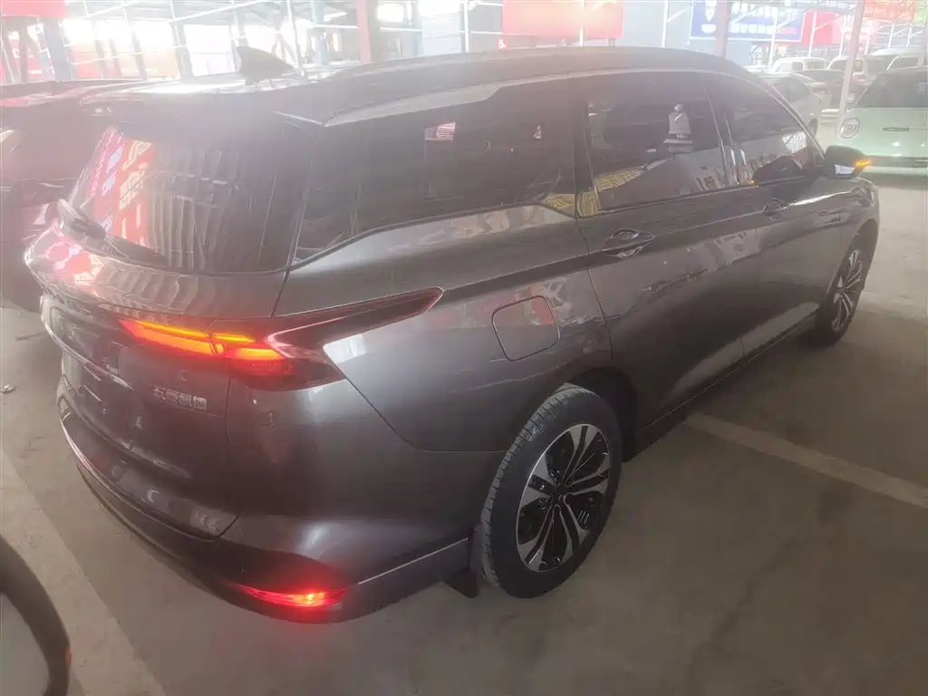 Wuling Victory 1.5 T CVT Flagship