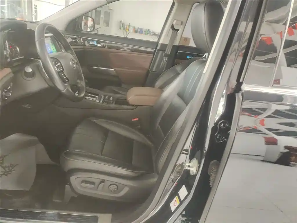 GAC Trumpchi GS8 320 T 2 WD Luxury Connected (7-seat)