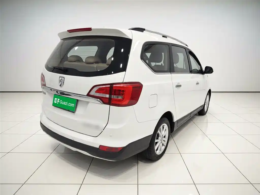 Baojun 730 1.5 L Manual Comfort 7-seat CN-V