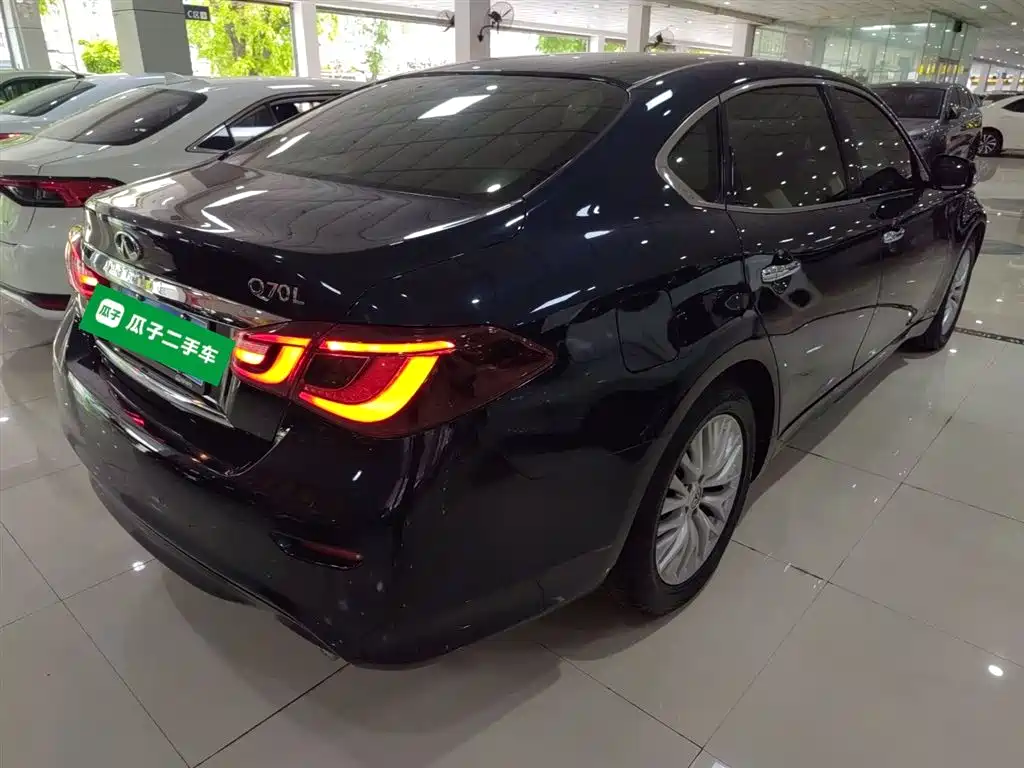 Infiniti Q70 Q70 L 2.5 L Elite