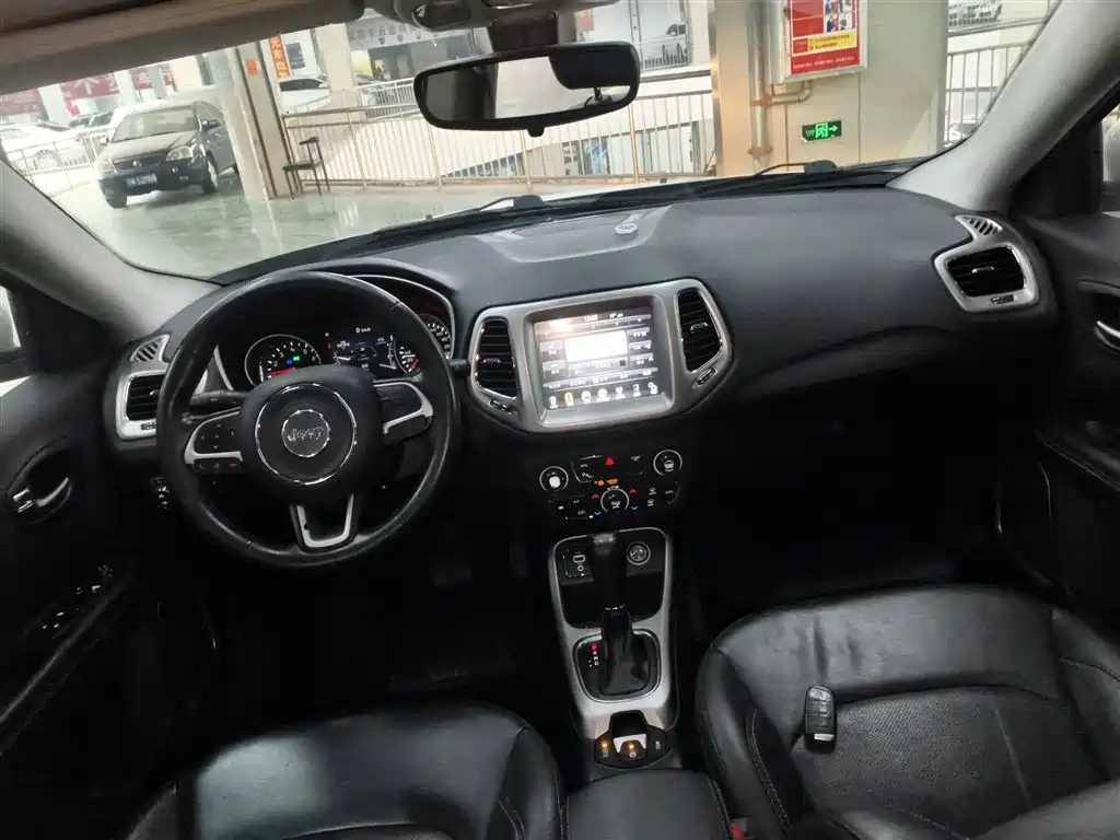 Compass 200 T Auto Home Enjoyment