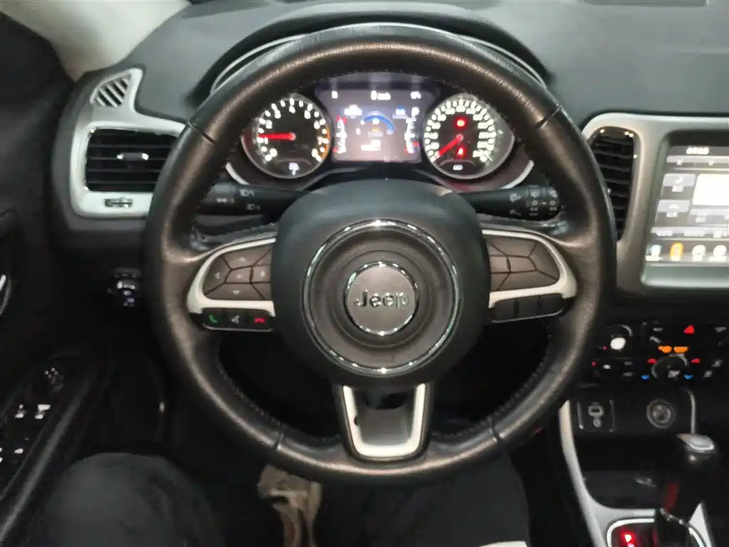 Compass 200 T Auto Home Enjoyment