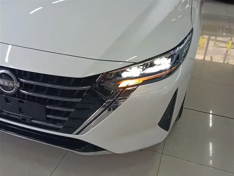 Nissan Sylphy 1.6 L CVT Joy