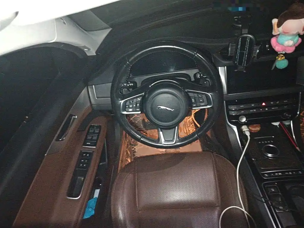 Jaguar XFL XFL 2.0 T 250 PS 2 WD Luxury