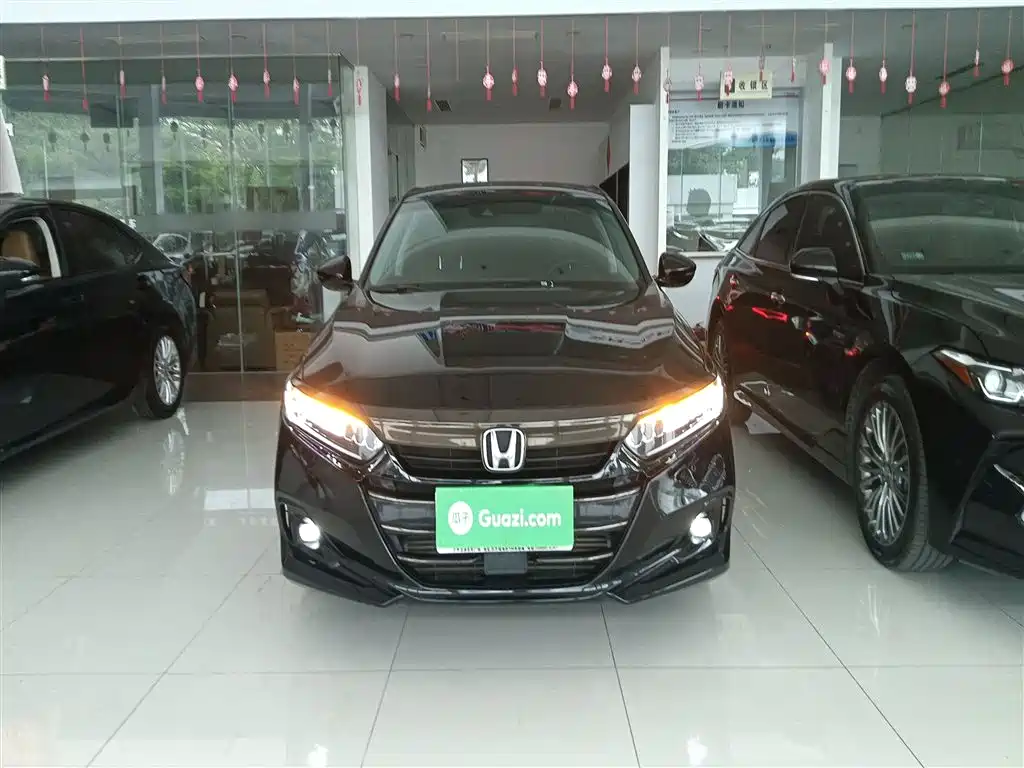 Accord 260 TURBO Phantom Night · Distinguished