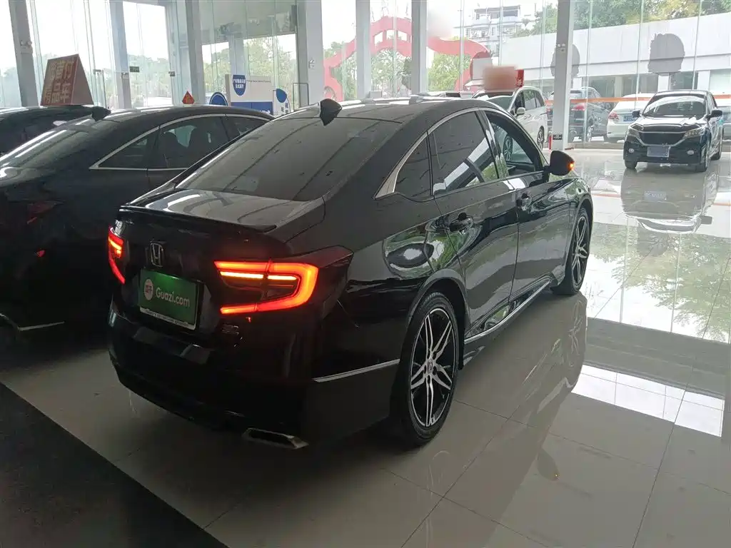 Accord 260 TURBO Phantom Night · Distinguished