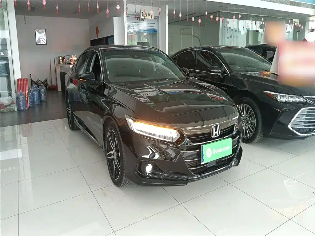 Accord 260 TURBO Phantom Night · Distinguished