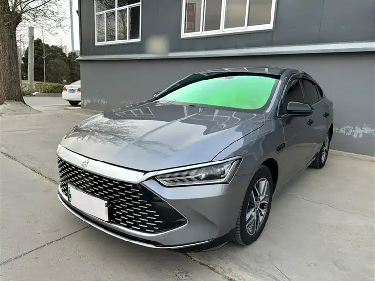 BYD Qin PLUS Champion DM-i 120 KM Outstanding
