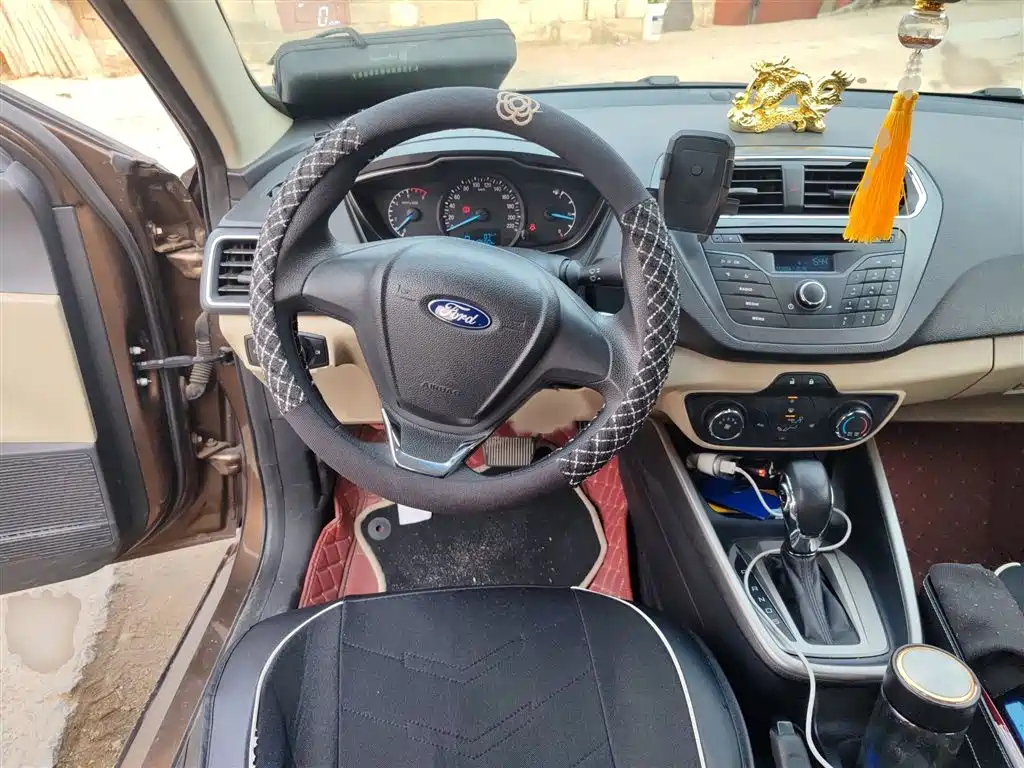 Escort 1.5 L Auto Comfort