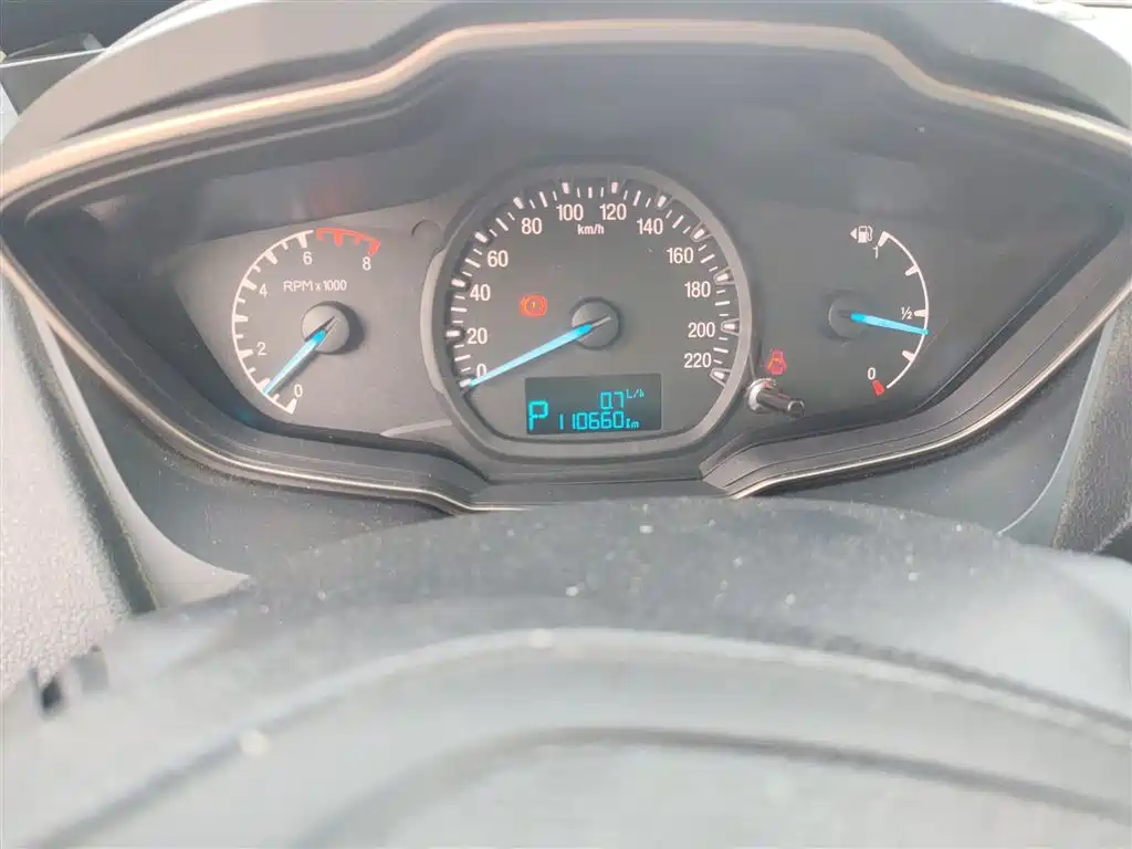 Escort 1.5 L Auto Comfort