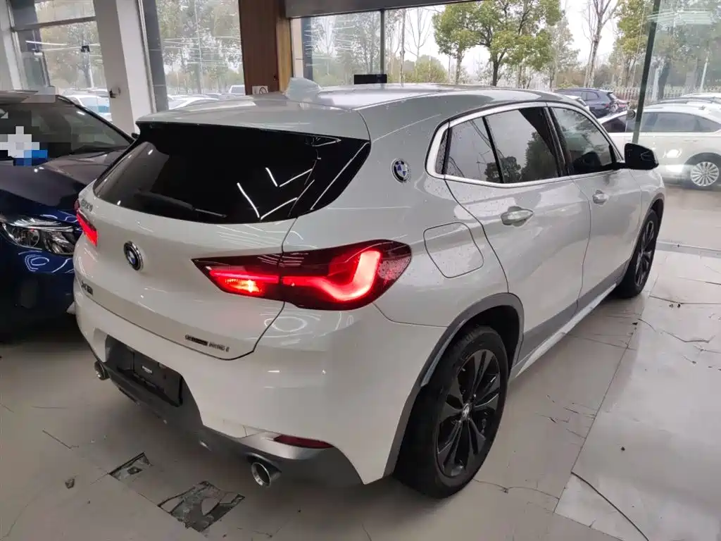 BMW X2 sDrive25 i M Offroad Package