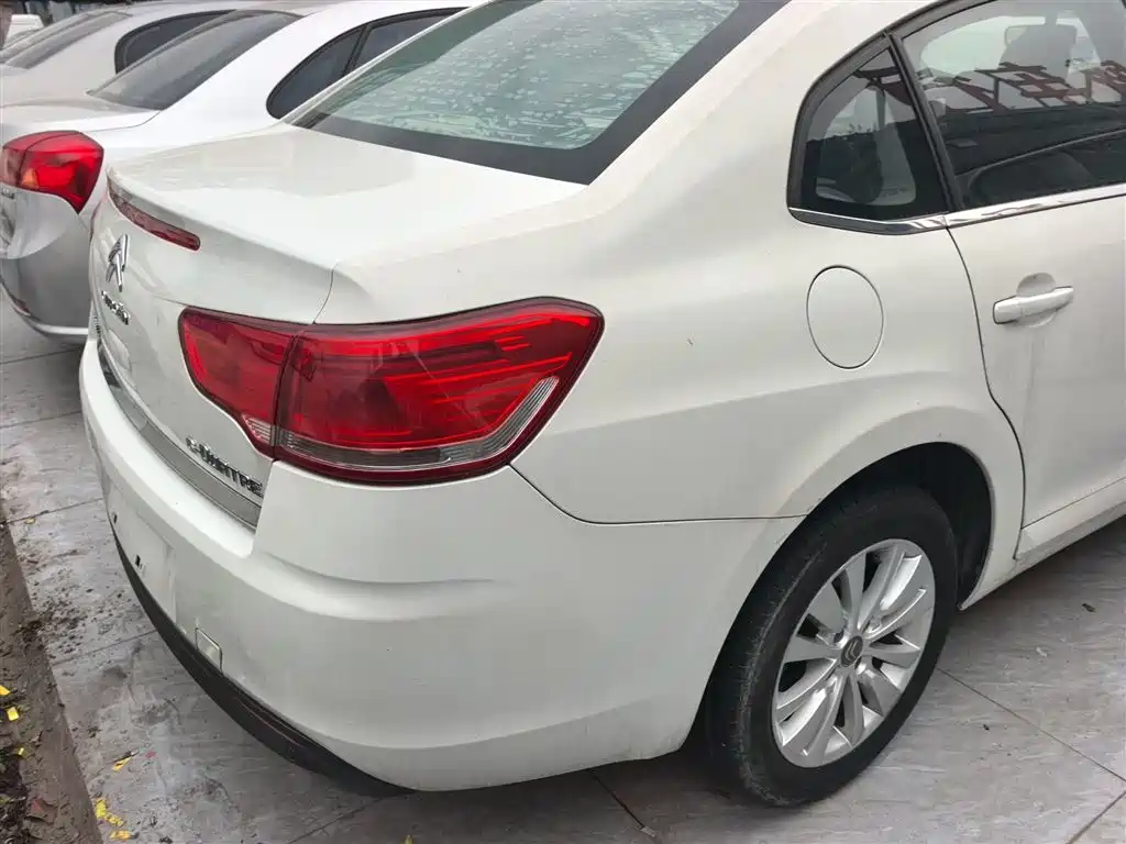 C-Quatre Sedan 1.6 L Auto Fashionable