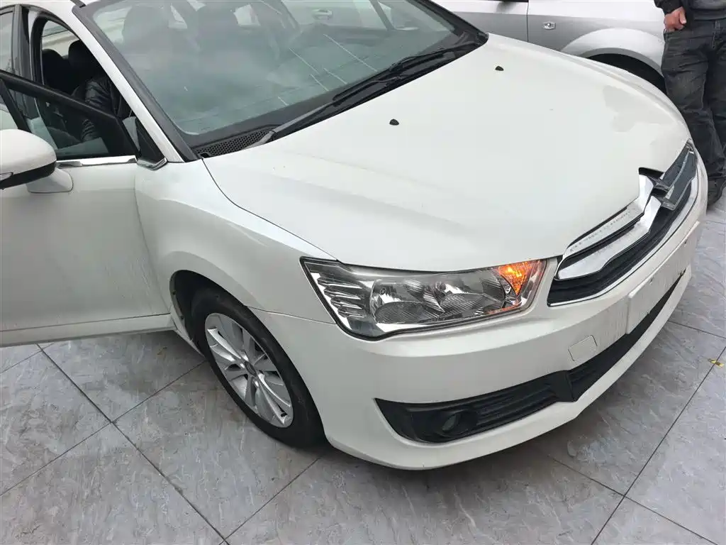 C-Quatre Sedan 1.6 L Auto Fashionable