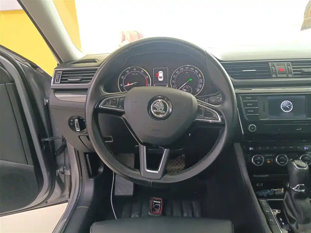 Superb TSI330 DSG Smart Travel