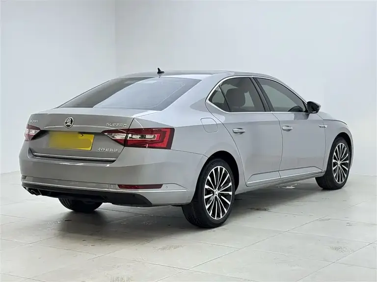 Skoda Superb TSI330 DSG Smart Travel