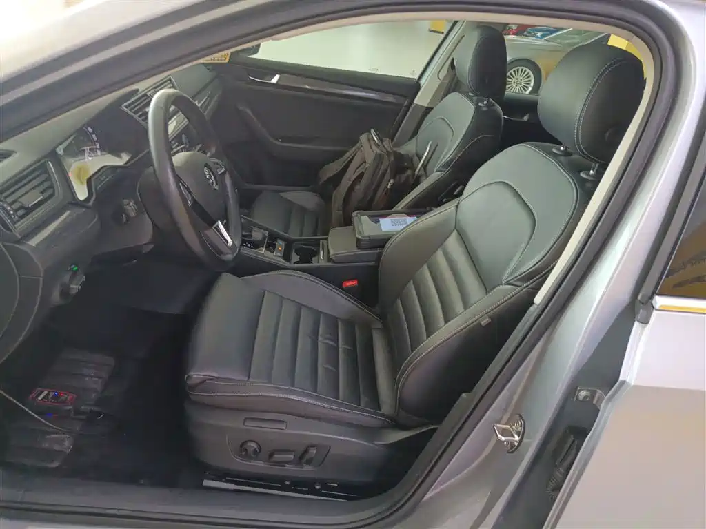 Superb TSI330 DSG Smart Travel