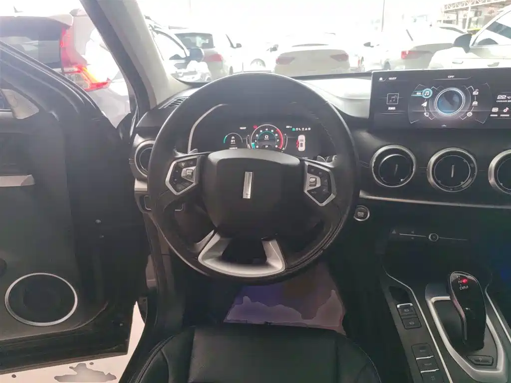 WEY VV6 2.0 T 2 WD Smart Guard +