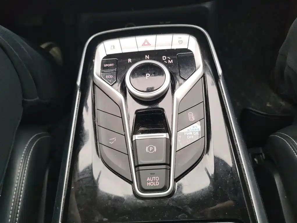 Maxus G20 大通G20 2023款 改款 PLUS 2.0 T 汽油自动豪华版