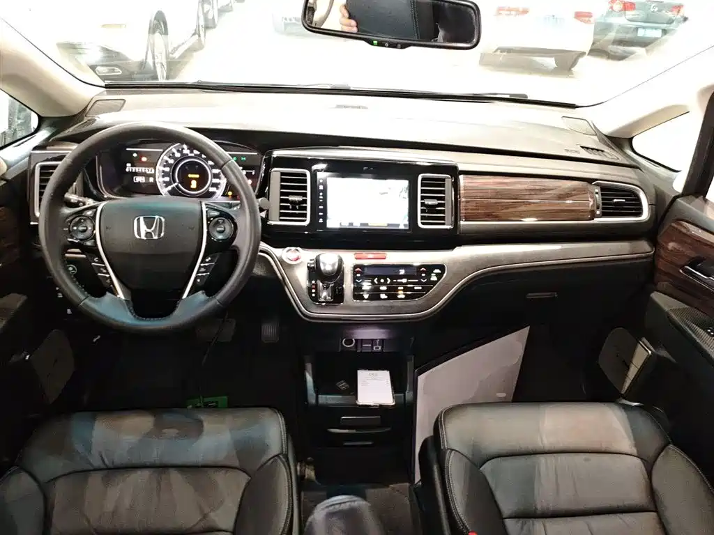 Elysion 2.4 L Luxury