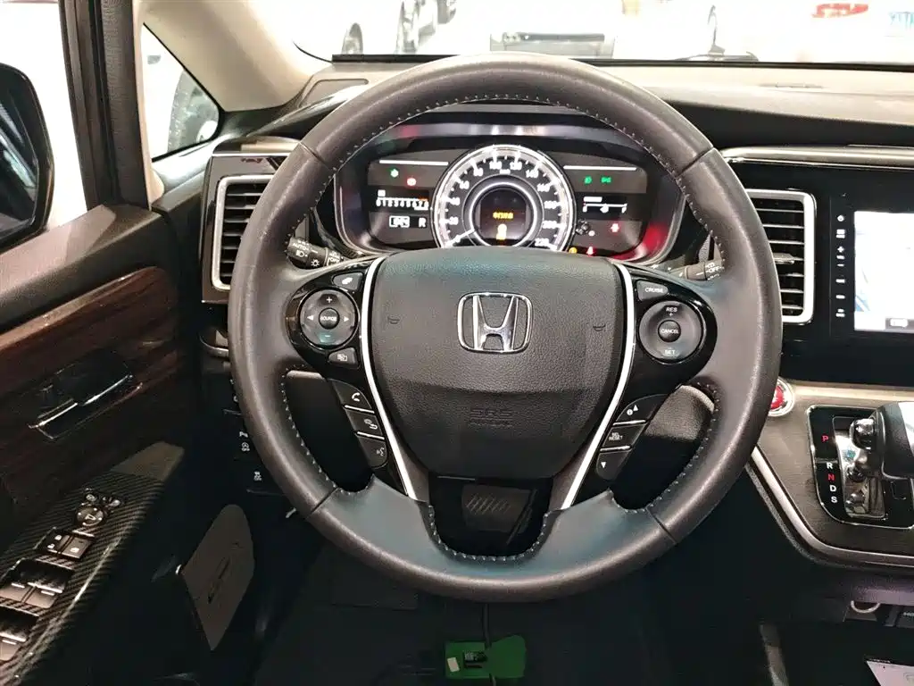 Elysion 2.4 L Luxury