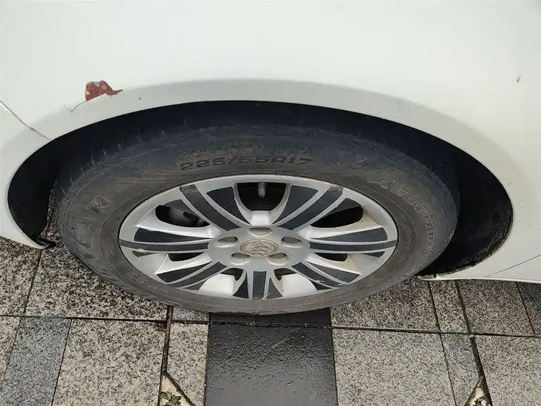 Buick Regal 2.0 L Leading Fashion