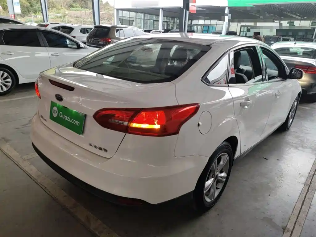 Focus 福克斯 2018款 三厢经典 1.6 L 手动舒适型智行版
