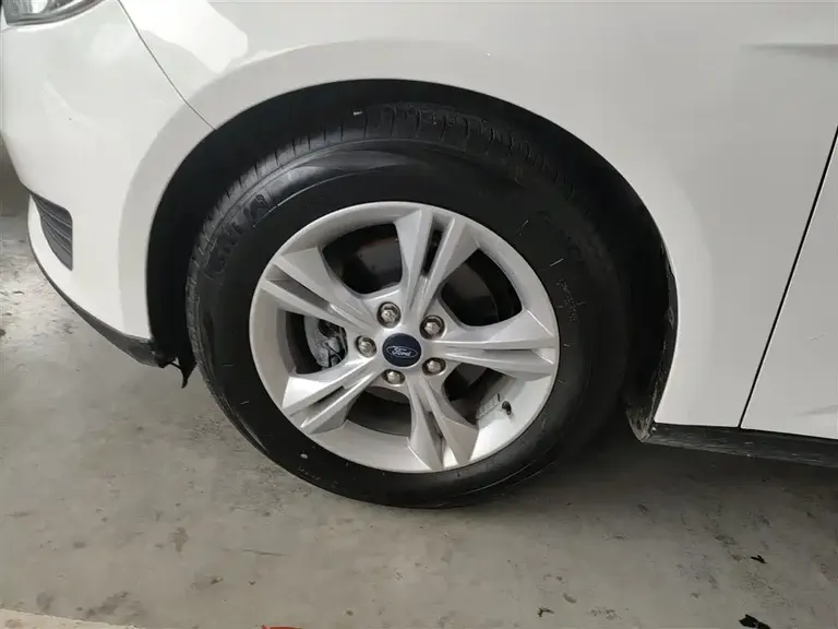 Ford Focus 福克斯 2018款 三厢经典 1.6 L 手动舒适型智行版