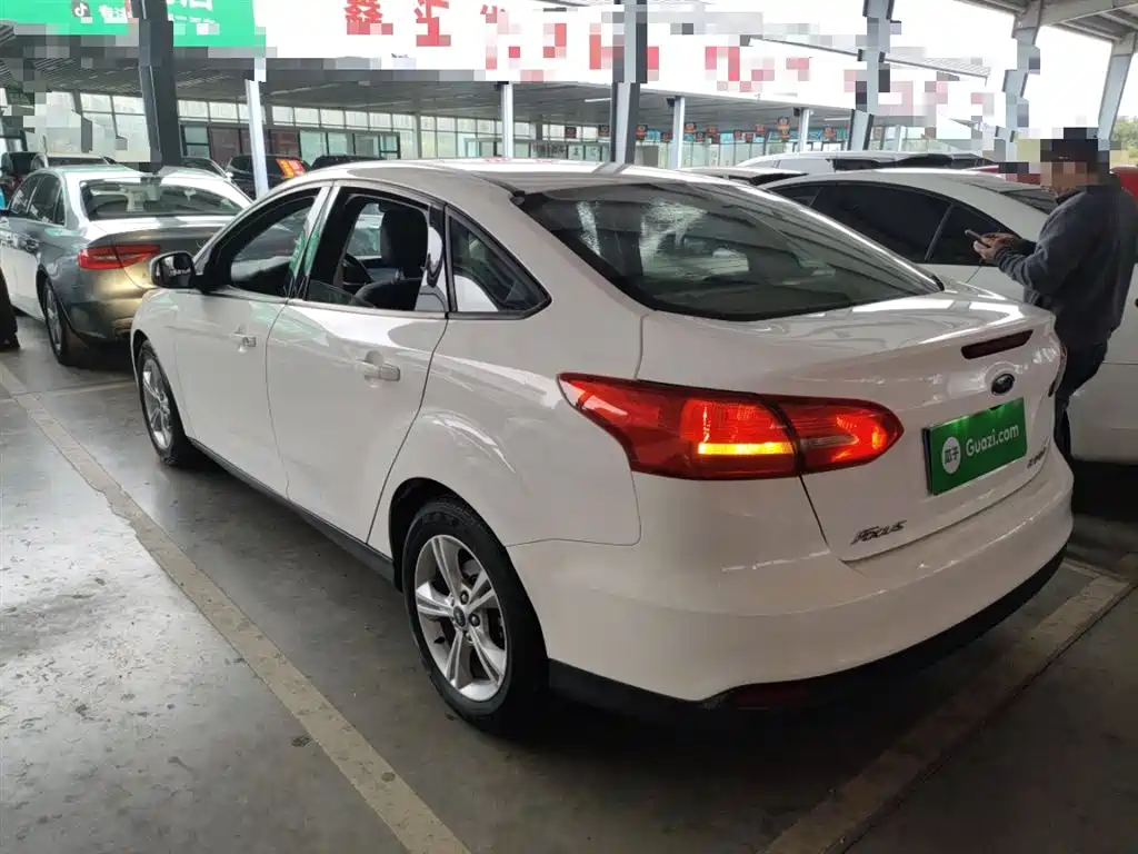 Focus 福克斯 2018款 三厢经典 1.6 L 手动舒适型智行版