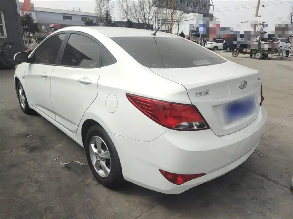 Accent 1.4 L Auto Intelligent GLS