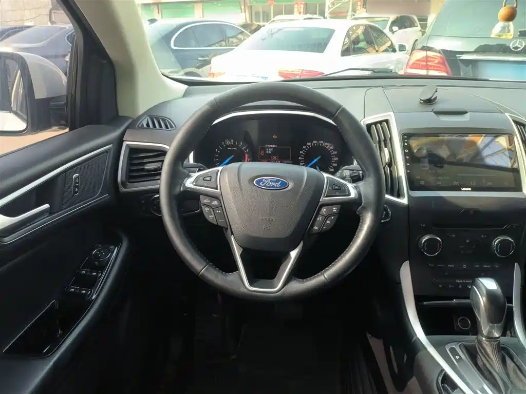 Edge EcoBoost 245 2 WD Platinum Sharp 7-seat CN-V